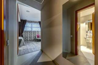 Гостевой дом Бутик-Отель Графтио Санкт-Петербург Номер Делюкс с кроватью размера «king-size»-2