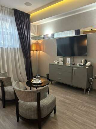 Гостевой дом Бутик-Отель Графтио Санкт-Петербург Улучшенный номер с кроватью размера «king-size»-2